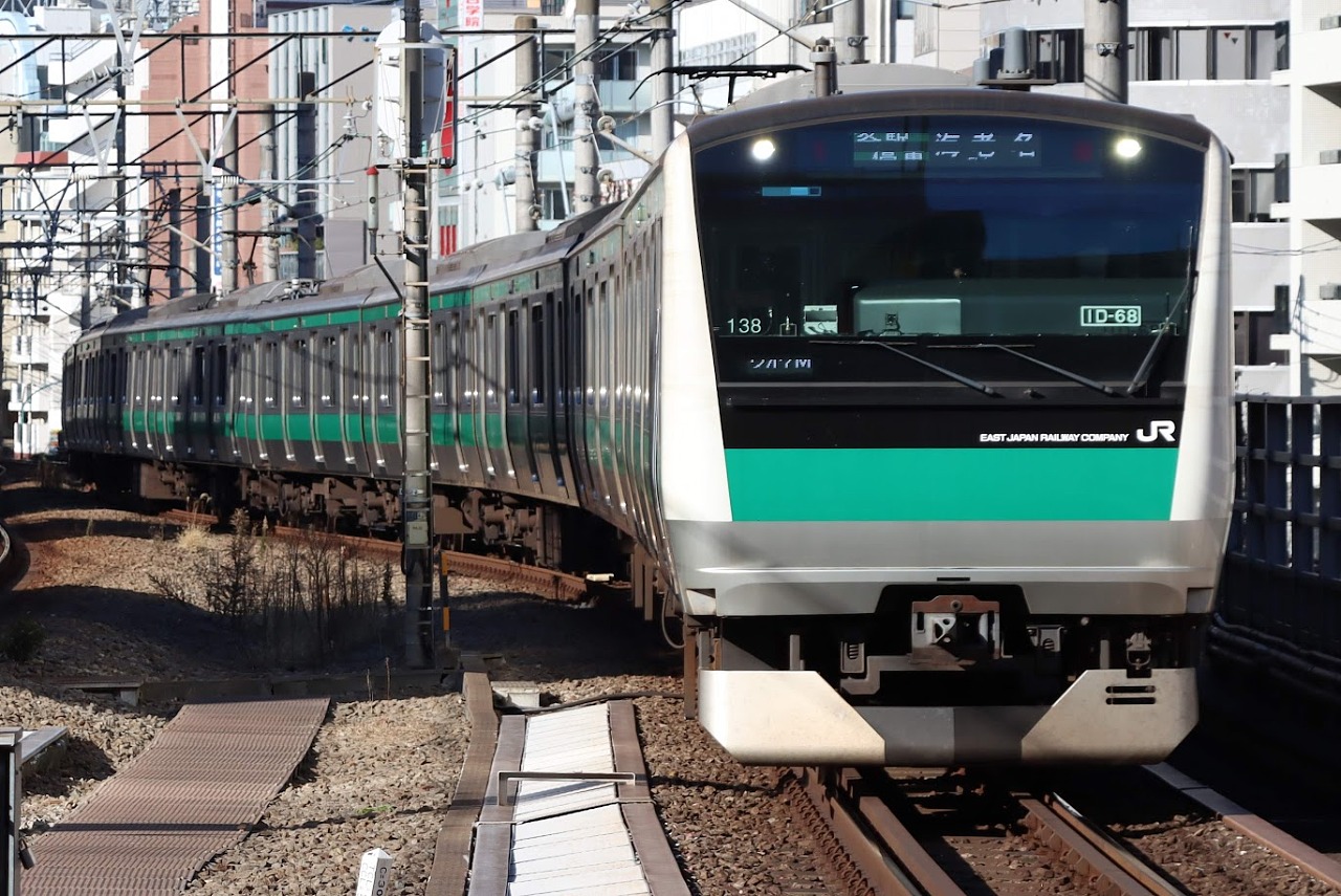 埼京線・川越線などで運用されるE233系700番台の画像